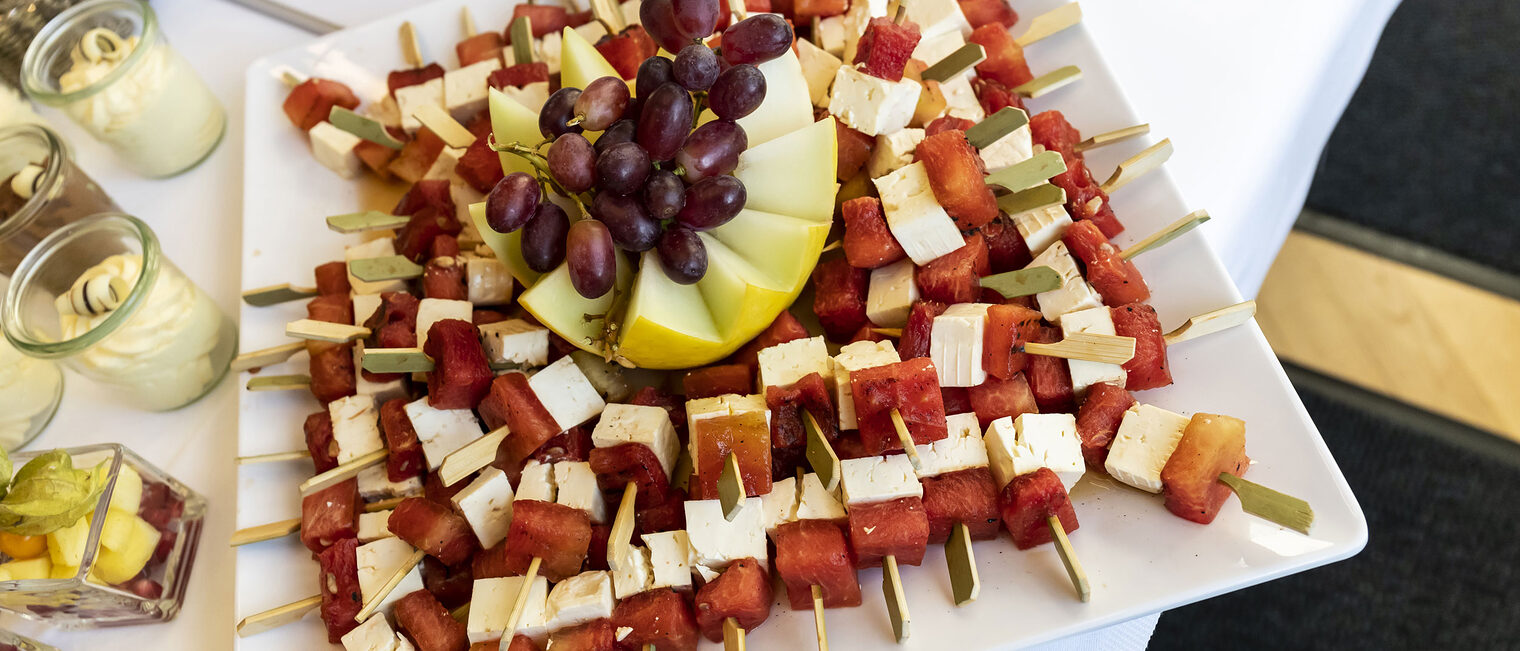 Feta und Wassermelone am Spie&szlig;